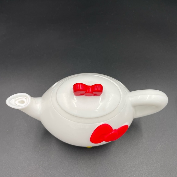 Hello kitty 4 inch play teacup Collectible Toy - Picture 2 of 6
